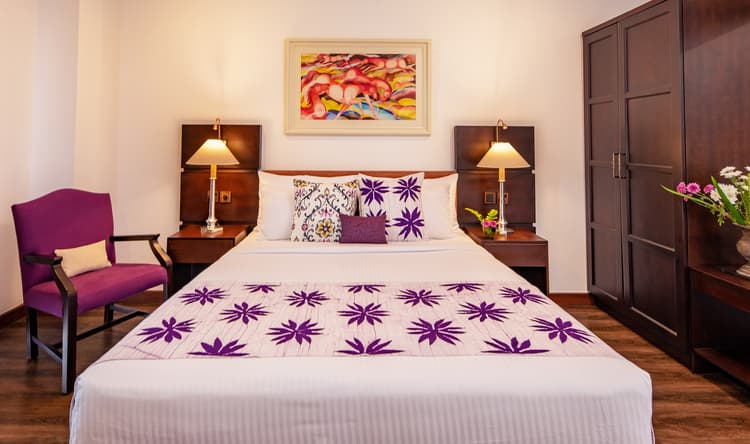 Shangri-La Hotel